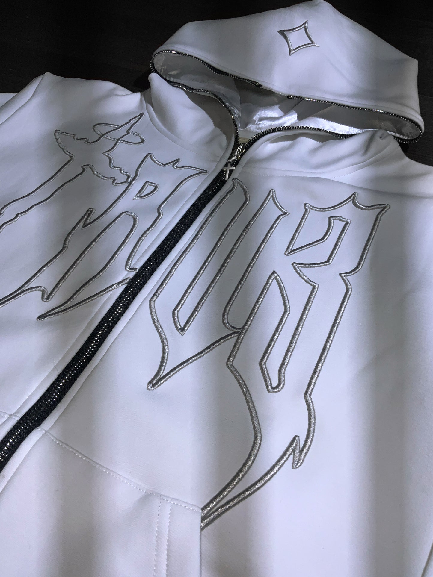 AV1 “Cloud” Full Zip White/Silver